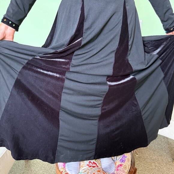 COSPLAY/HALLOWEEN  COSTUME WITH FLOOR LENGTH TULLE HOODED CAPE - Picture 3 of 13